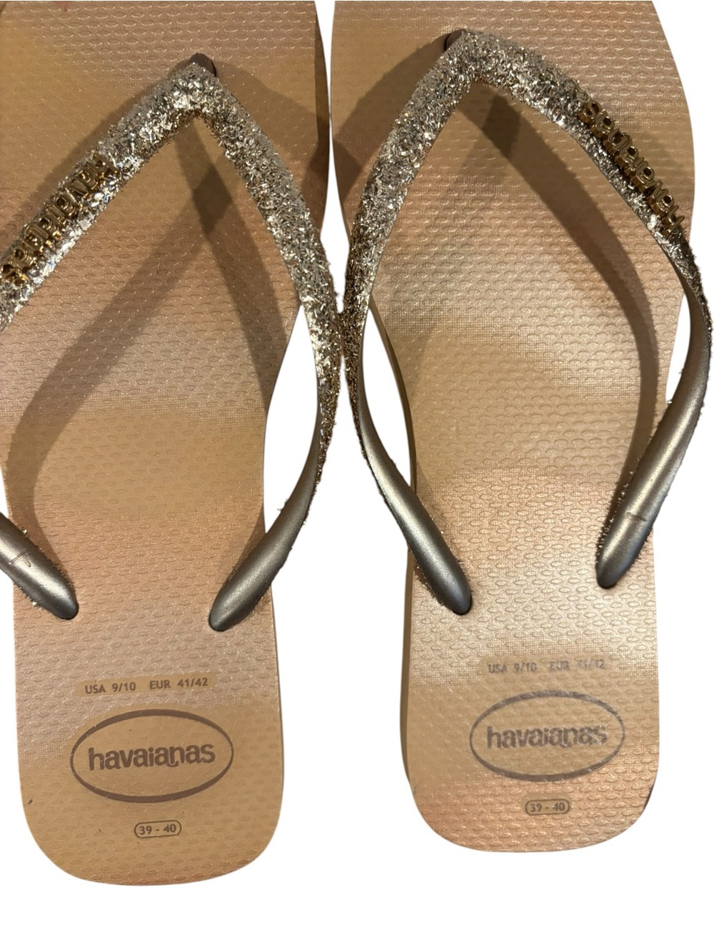Havaianas Women’s Tan Flip Flops with Metallic Straps Size 9/10 - Picture 2 of 6